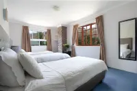 Kingfisher Hollow Self Catering Guest House.