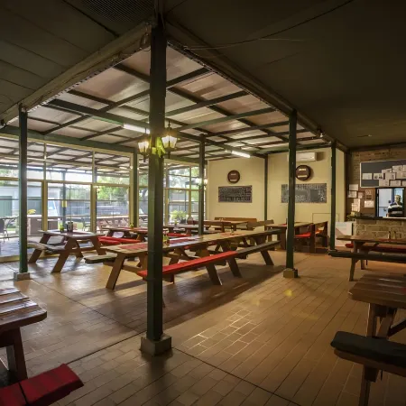 Bellbird Hotel Отели в г. Сеснок