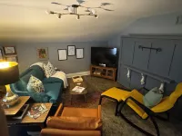 Charming 1 bedroom 1926 apt in historic Lindley Park is close to everything.