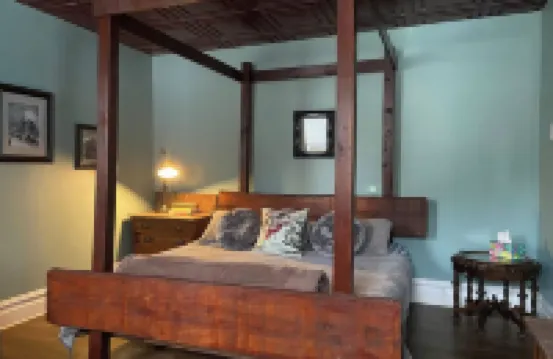 Upscale King Suite with Purple Mattress and reserved off-street parking