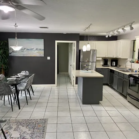Sunshine Acre. King Master Suite & BIG Yard
