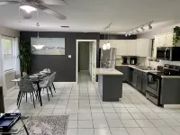 Sunshine Acre. King Master Suite & BIG Yard