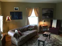 3 Blocks from the Mississippi River in the Park-To-Park Historic District. Hotels in Fort Madison