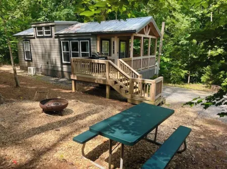 Nature’s Cove Cabin B-kayaks/fire pit/pet friendly