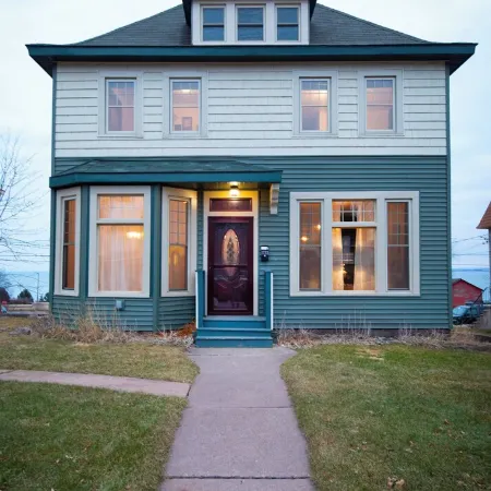 Matilda - Stunning, 3-bed, vintage home in Duluth!