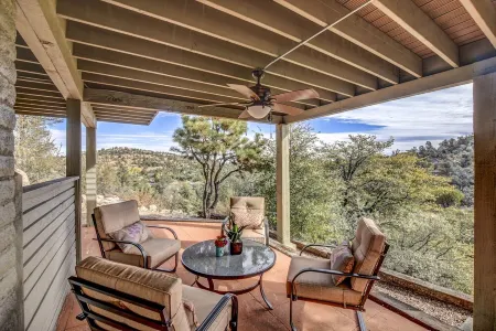 Prescott Vacation Rental –4Br/3BA Home w/King Beds, Boulder Views & Near Downtwn Отели в г. Явапаи