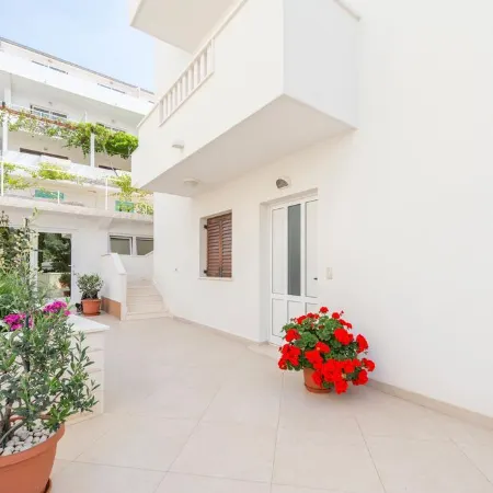Apartments Nikolina