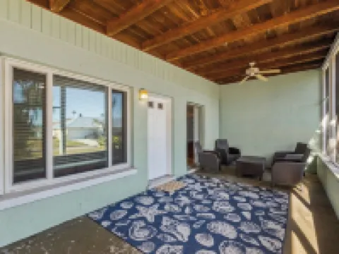 Pet Friendly. Minutes to Beaches. Charming 2-bedroom house in adorable Sarasota. Hoteles en Whitfield