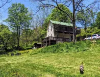 Old Post Office - Fam/Pet/EV Friendly in wild and wonderful Canaan Valley, WV!