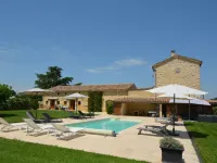 Le Mas des Trois Anges فنادق في Saint-Denis