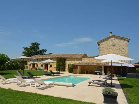 Le Mas des Trois Anges Отели в г. Сен-Дени