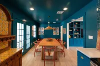 New listing special! Heated Pool, 5 beds, 3min to Main