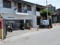 Rumah Syariah & Kolam Renang Bugenville Guesthouse Hotels in der Nähe von Mountain View Golf Club