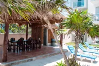 Tan Ik Beachfront Condos Отели в г. Акумаль
