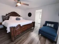Vero Beach Paradise Unit 2 - 2 BR Pool Home Close to Airport, Downtown & Beaches