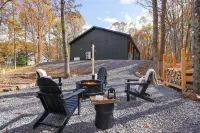 Newly Built Barndominium w/ Golf Sim, Hot Tub, Firepit, Minutes to Jim Thorpe!
