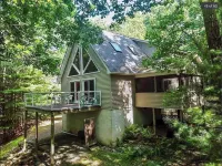Vacation Home surrounded by natural beauty - 5 min. from pools and lake