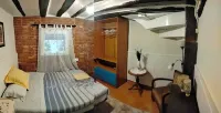 2 Bed Flat - Sleeps 4 - Parking - Wifi