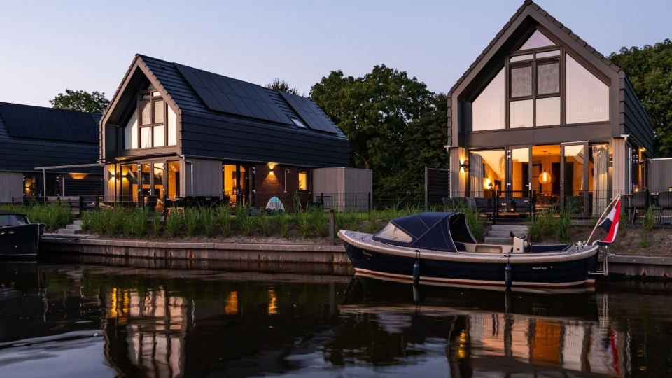Water Villa in Balk with Private Jetty