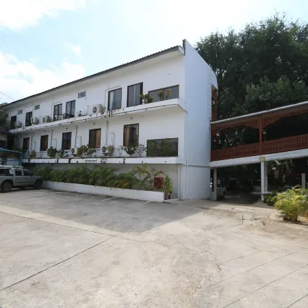 Baiyoke Chalet Hotel Отели рядом с достопримечательностью «Храм Чонг Кум»