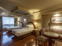 Hotel Beverly Hotels near Blue Stadium
