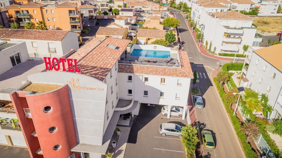 Hotel Grand Cap Rooftop Pool