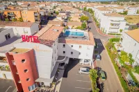 Hotel Grand Cap Rooftop Pool Отели в г. Бессан