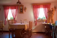Tourist Farm Rooms Lovrec Hotel di Maribor