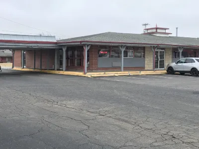 Village Inn Salina Hotel di 