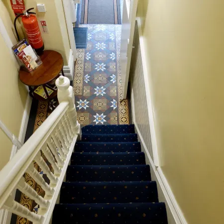 Abinger Guest House Отели рядом с достопримечательностью «Стадион «Кинг Пауэр»»