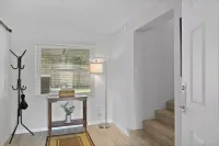 Cozy Retreat Near Crooked Lake with Gym, Games & Deck Views Hotels in Babson Park