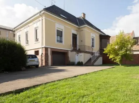 Chambres Privatives Chez l'Habitant Отели в г. Бюль