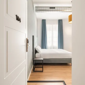 Adelante Rooms Piazza Bologna ノメンターノ周辺のホテル
