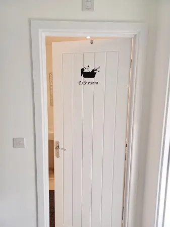 Cozy Coventry Retreat with 2 Bedrooms House Отели рядом с достопримечательностью «Университет Ковентри»