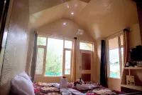 Arudhara Kuteer Hotels in Hallan-i