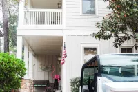 5 Mins to Beach Shared Pool Covered Deck Bikes Heron Cottage by AvantStay