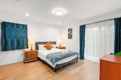 Comfy Retreat With Yard & Cozy Interiors Hôtels à : Rosemead