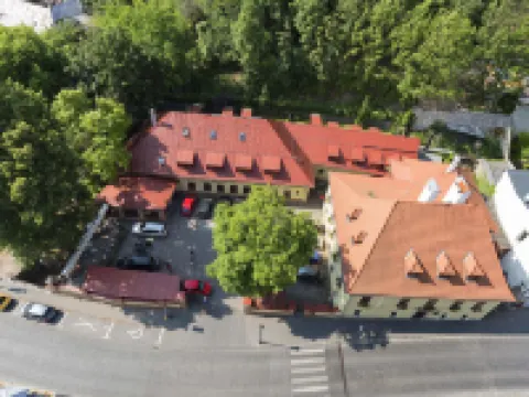 卡海門旅館 班斯卡－什佳夫尼察酒店