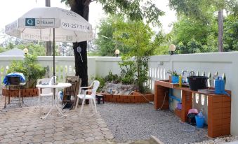 Chomlay Restaurant & Room for Rent