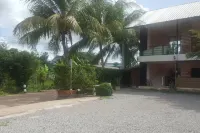 Charlee House - Airport Shuttle