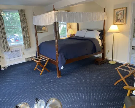 Taber Inn Hotels in Stonington