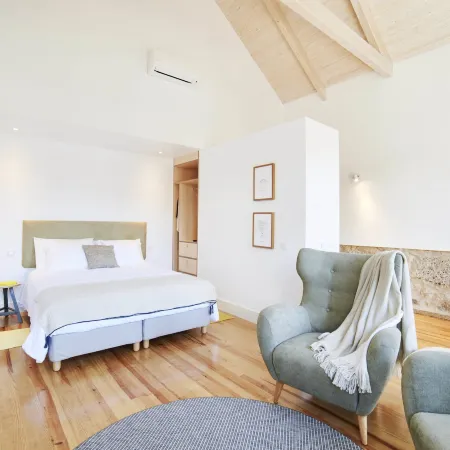 Pause Apartments