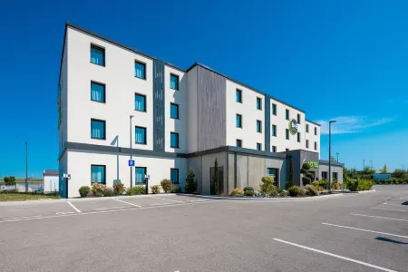 B&B Hotel Troyes Magasins d'Usine Отели в г. Вильшетиф