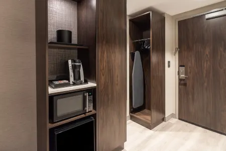 Holiday Inn Boston Logan Airport - Chelsea