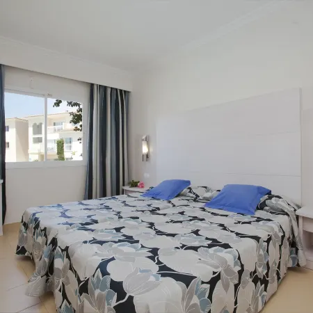 Aparthotel Isla de Cabrera Отели рядом с достопримечательностью «Пляж Эс-Тренк»