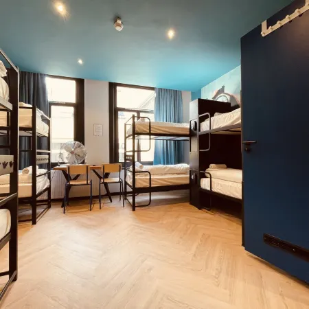 Heart of Amsterdam Hotel Отели рядом с достопримечательностью «Старый город»