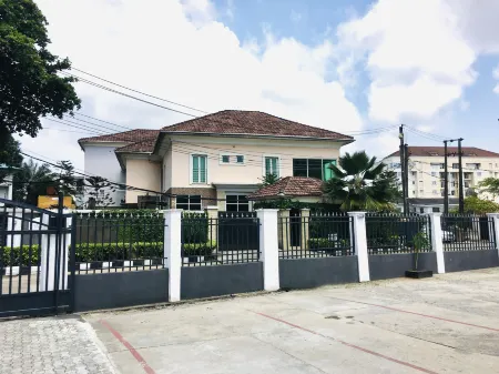 Villa Angelia Hotel Annex Отели рядом с достопримечательностью «Остров Лагос»