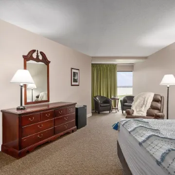 Center Parlor Room at Sandy Cove Unit