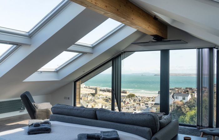 Uno - St Ives