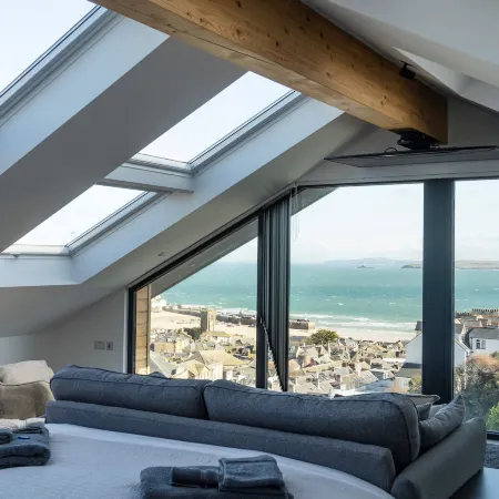 Uno - St Ives
